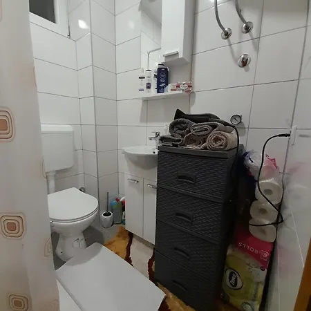 Markov Apartment *