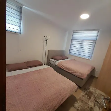 Markov Apartment *